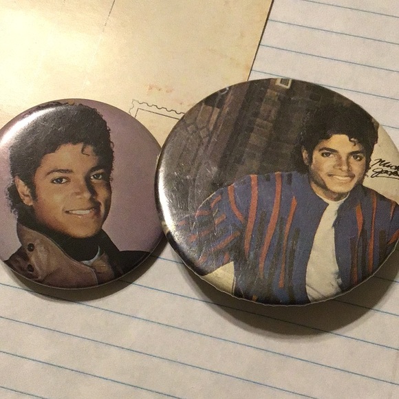 Michael Jackson vintage 80s pin back button badges and bonus postcard retro - Picture 4 of 4